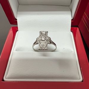 Dainty Vintage 14k white gold diamond ring!